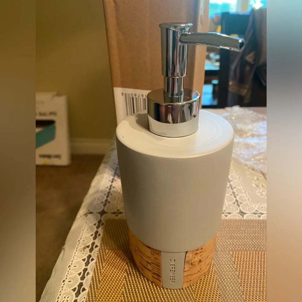 Modern Classic Contemporary Bathroom Accessories Lotion Pump/Soap Dispenser